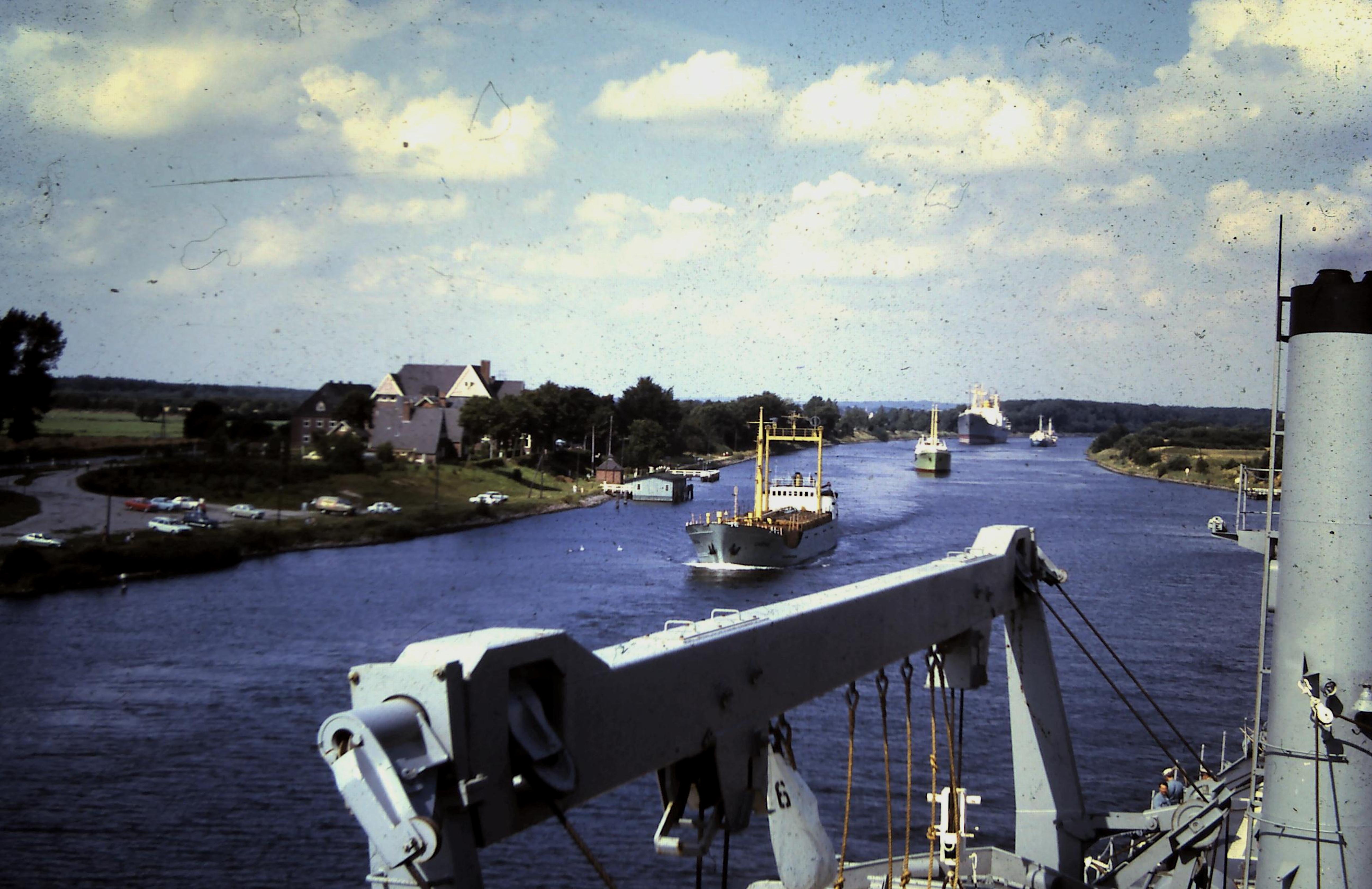 USS HARLAN COUNTY LST 1196